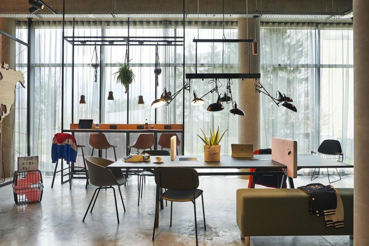 Готель Moxy Paris Charles De Gaulle Airport Руассі-ан-Франс Екстер'єр фото